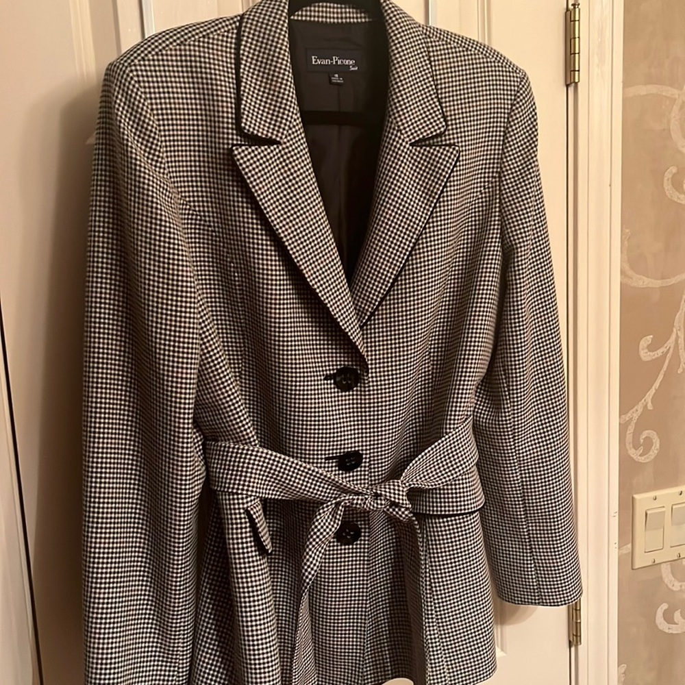Evan-Picone Blazer W/ Belt. Size 18